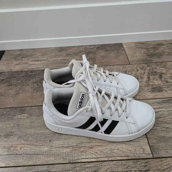 Adidas White and Black Size 5 Womens Sneakers - Picture 2 of 12